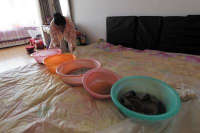 芜湖楼上漏水，住户失联，小区没物管，业主维权难！律师来支招……